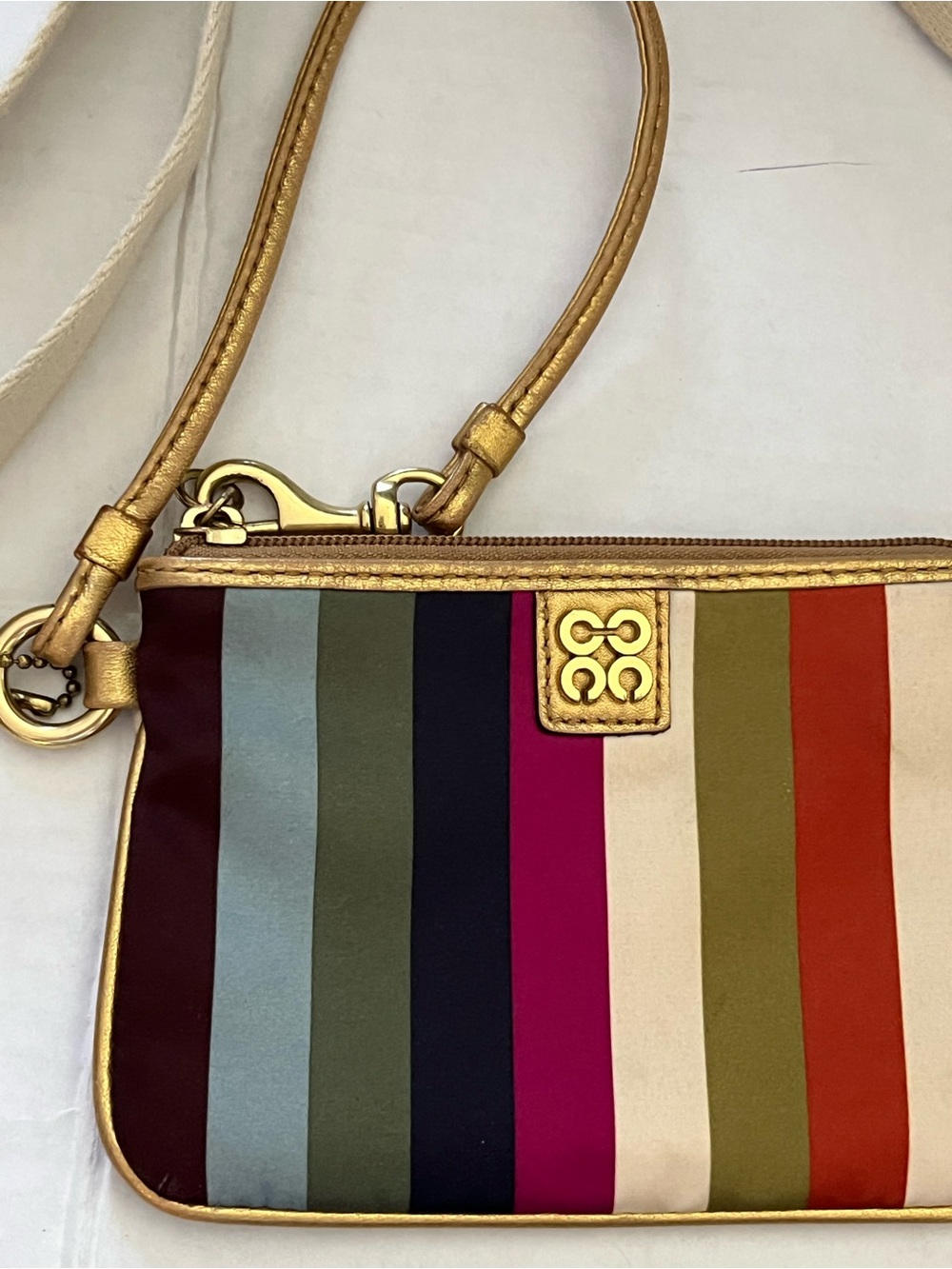 COACH LEGACY JULIA 2 pc MATCHING TAG SET. CROSSBODY & WRISTLET w GOLD TRIM EUC - Picture 3 of 16